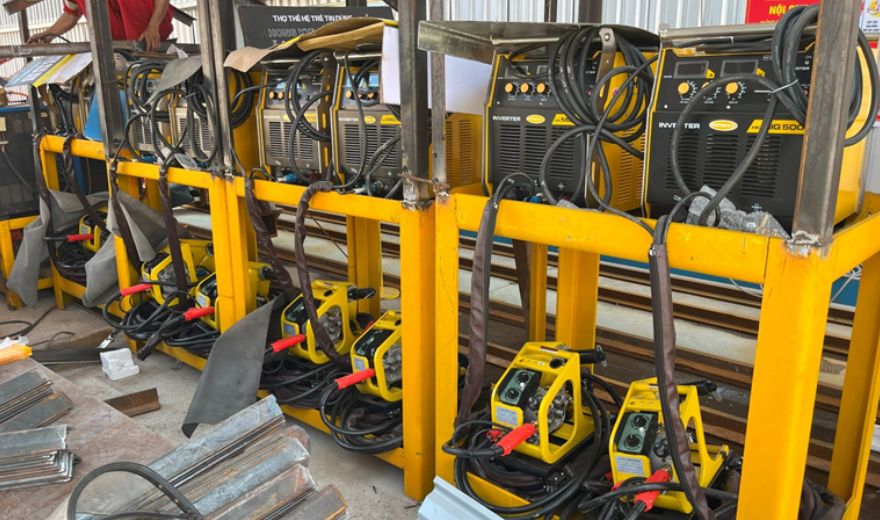 HỒNG KÝ trao tài trợ máy hàn công nghiệp cho thầy trò trường Cao đẳng Kỹ thuật Công nghệ Quy Nhơn