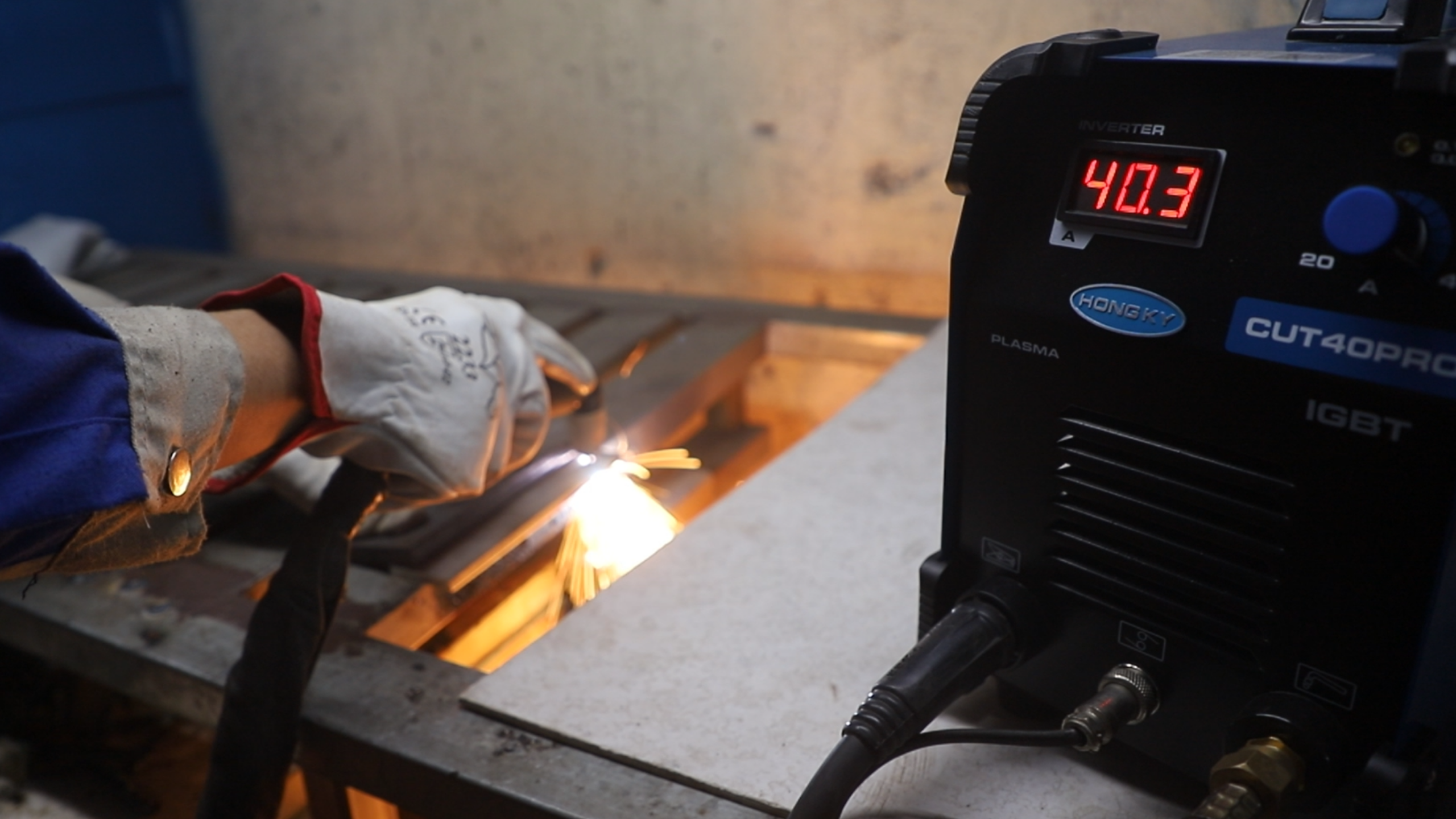 CUT40PRO Cuts 6mm Steel Smoothly!