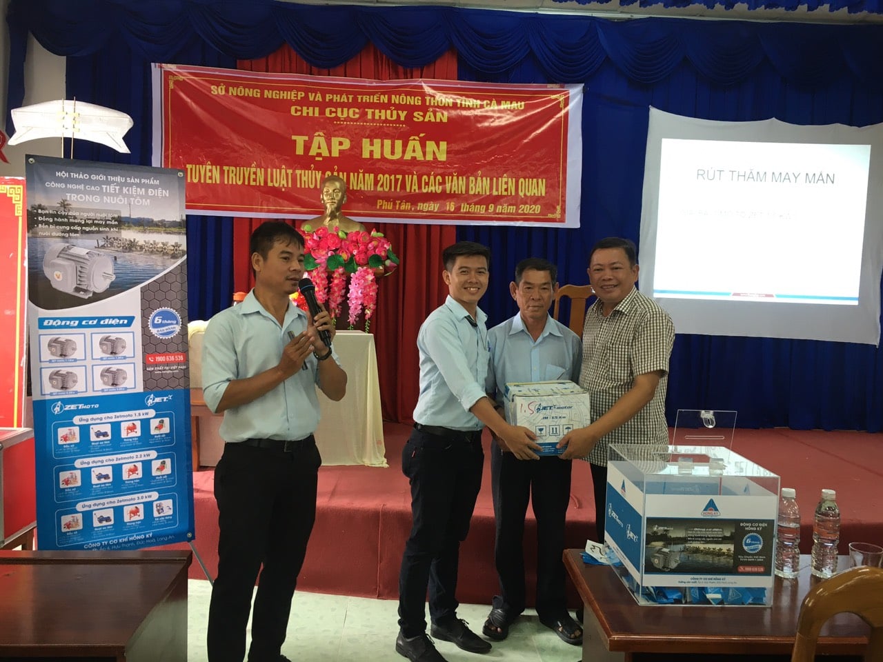 Hồng Ký tổ chức buổi tập huấn "TUYÊN TRUYỀN LUẬT THỦY SẢN NĂM 2017 tại Phú Tân, Cà Mau