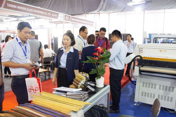 Đông đảo khách hàng tham quan gian hàng công ty Hồng Ký tại VIFF 2019