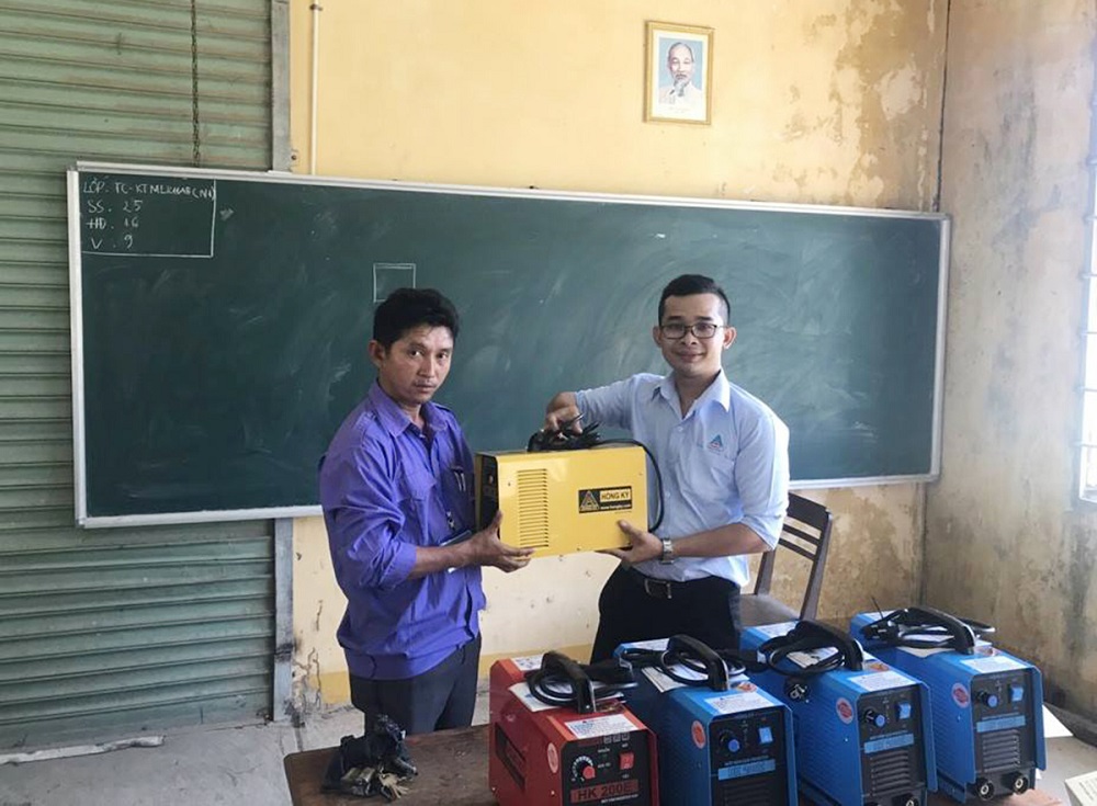 Thêm 5 máy hàn điện tử Hồng Ký về với trường Cao đẳng Nghề Bình Thuận