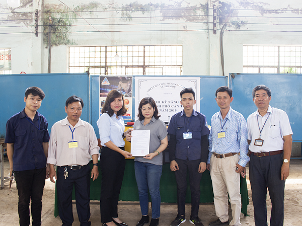 Hồng Ký trao tặng 3 máy MIG 200I cho thầy trò trường Cao đẳng nghề Cần Thơ – Khép lại 1 năm chung tay vì giáo dục đầy ý nghĩa