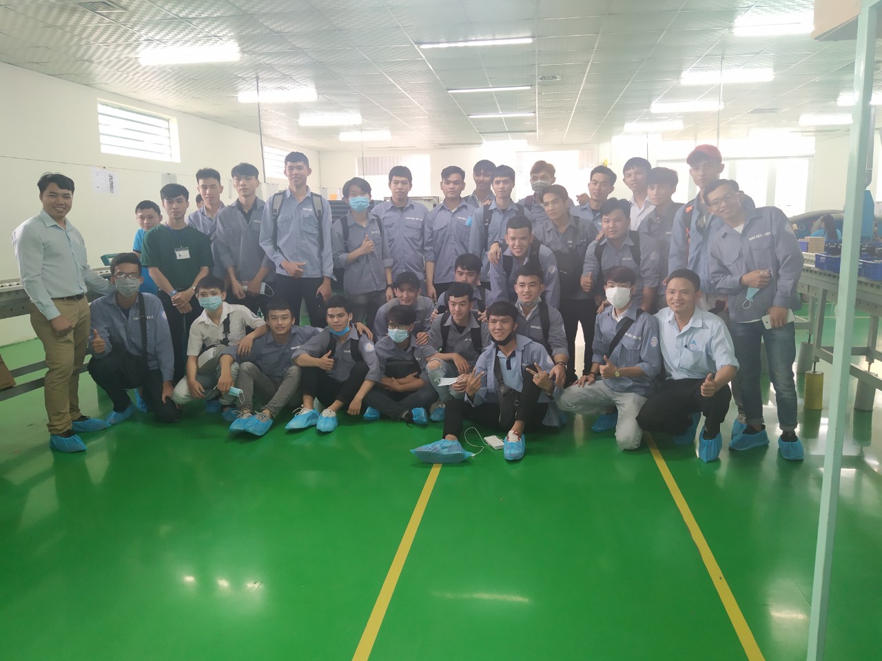 SINH VIÊN CĐ CÔNG THƯƠNG TPHCM THAM QUAN NHÀ MÁY HỒNG KÝ