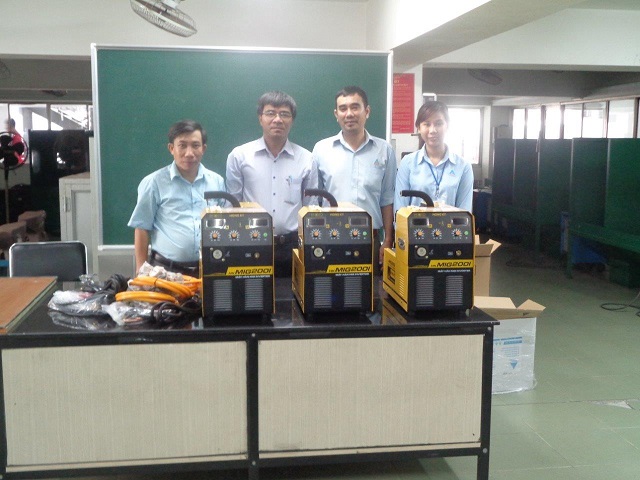 Hồng Ký tài trợ máy hàn công nghiệp cho trường Đại học Công nghiệp TP HCM