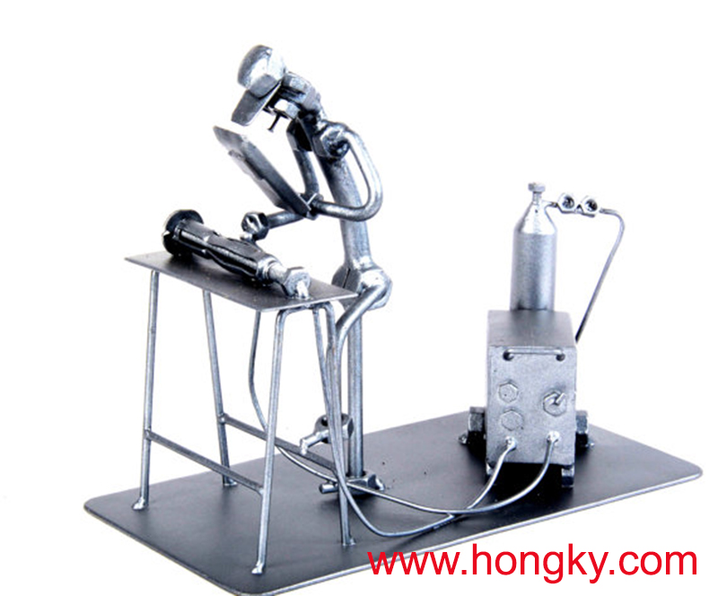 Nghệ thuật hàn: Tạo hình người thép bằng những mối hàn đơn giản