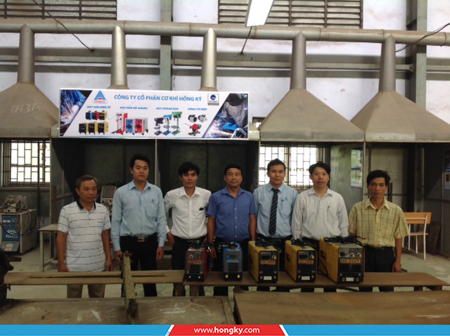 Trường Cao đẳng Nghề Phú Thọ đón đại diện Công ty Cơ khí về thăm và trao tài trợ máy hàn điện tử
