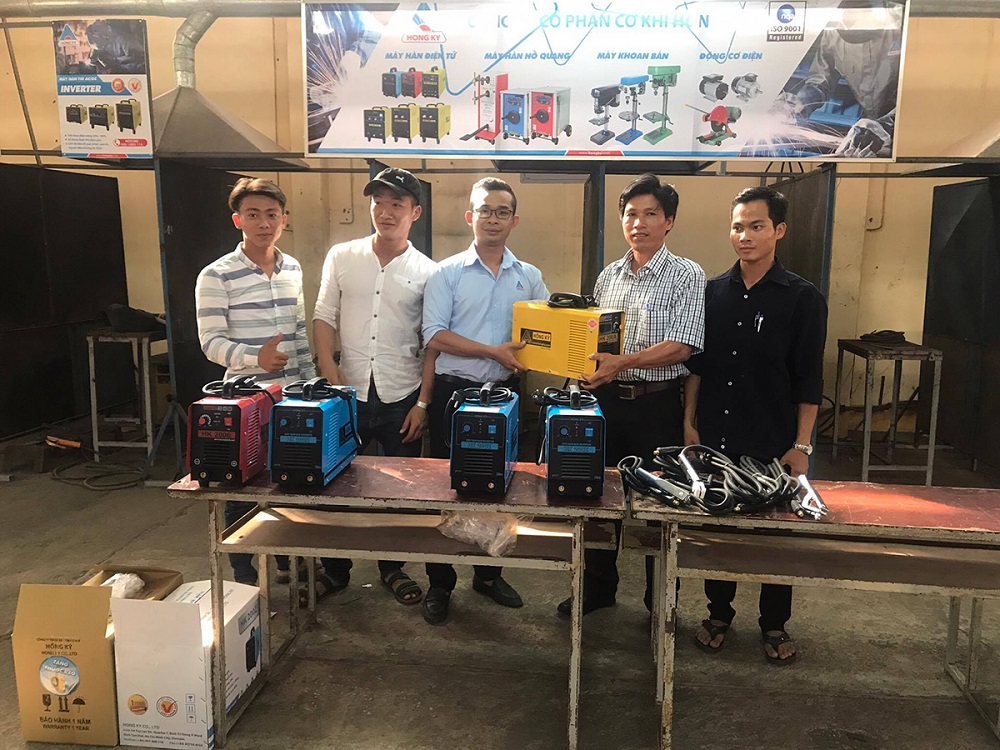 Trường Cao đẳng Nghề Phú Yên tiếp nhận tài trợ máy hàn điện tử Hồng Ký