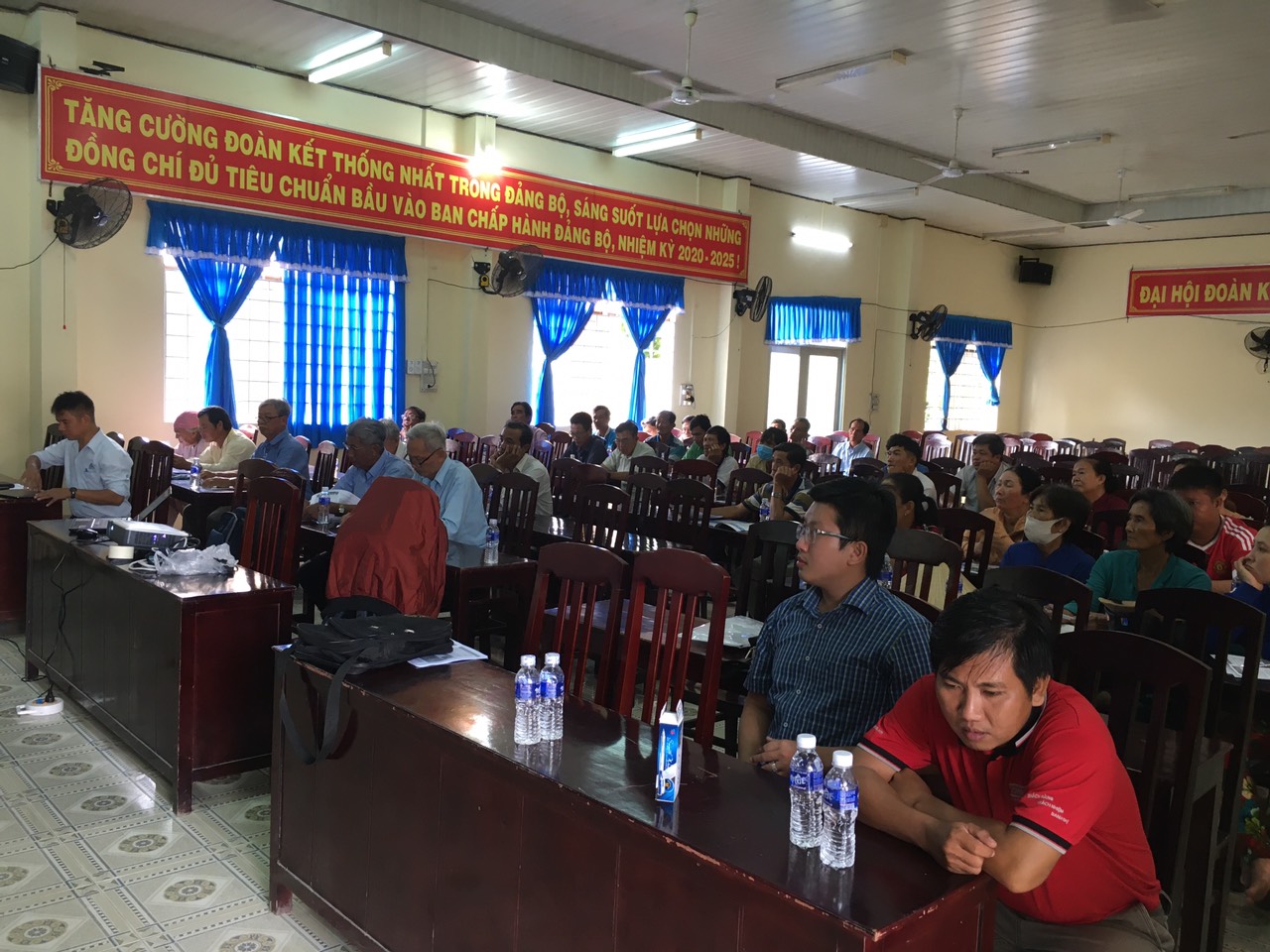 BÀ CON NUÔI TÔM Ở TRÀ VINH VUI MỪNG KHI BỐC THĂM TRÚNG MOTOR ZET
