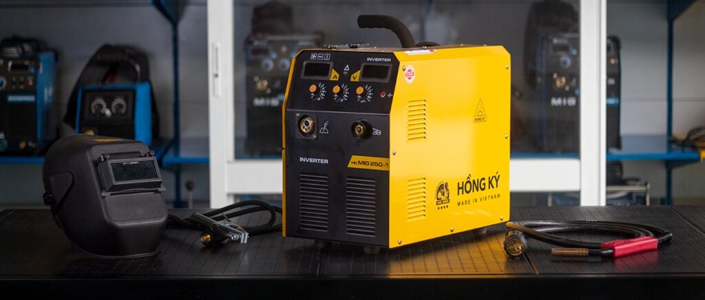 HKMIG250-1 thuộc phân khúc máy hàn công nghiệp nhưng lại sử dụng nguồn điện đầu vào 1 pha 220V rất tiện lợi, linh hoạt.