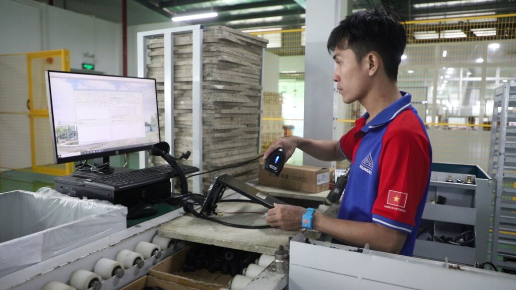 dây chuyền SMT tại nhà máy Hồng Ký